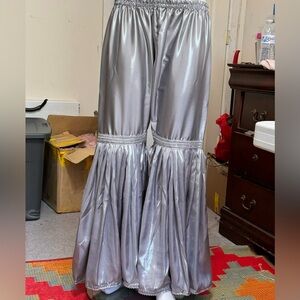 Ladies silky garara/flare pants. Fits medium to XL 46. Length 39.